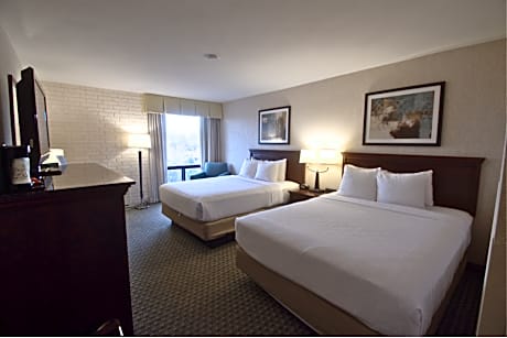 Standard Double Queen Room