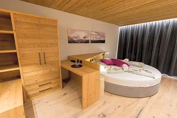 Arnica Mountain Hotel