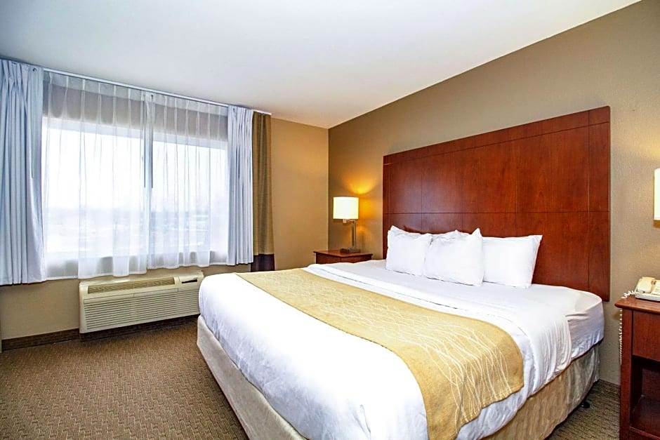 Comfort Inn & Suites East Moline near I-80