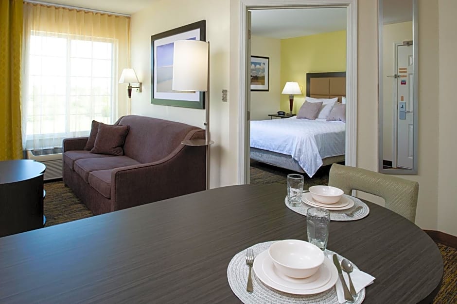 Candlewood Suites Olathe By IHG