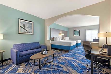 Queen Suite with Two Queen Beds and Sofa Bed - Non-Smoking