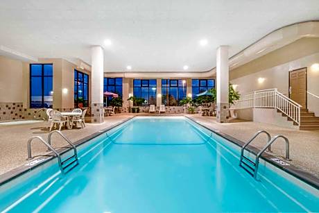 Elevation Inn & Suites, Trademark Collection by Wyndham