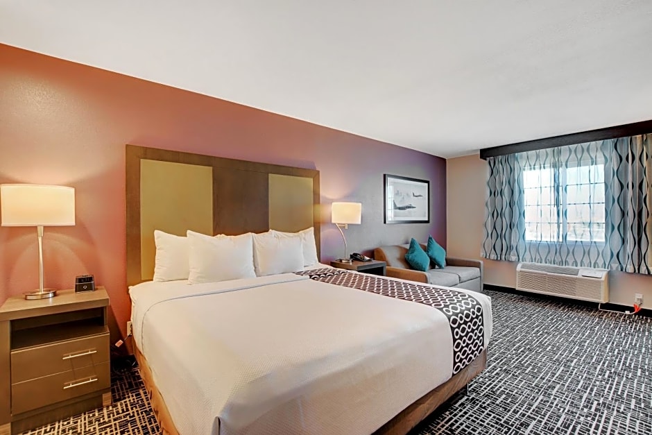 La Quinta Inn & Suites by Wyndham Las Vegas Nellis