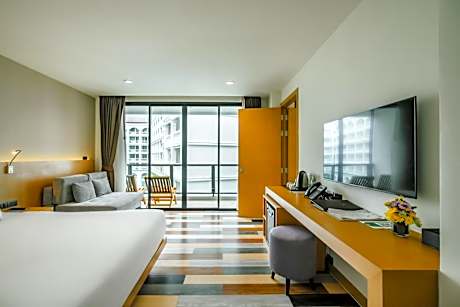 Connecting Rooms - City View