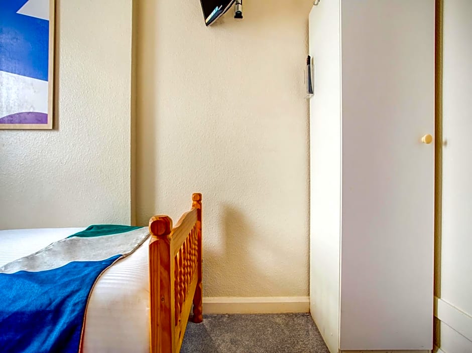 OYO Godolphin Arms Hotel