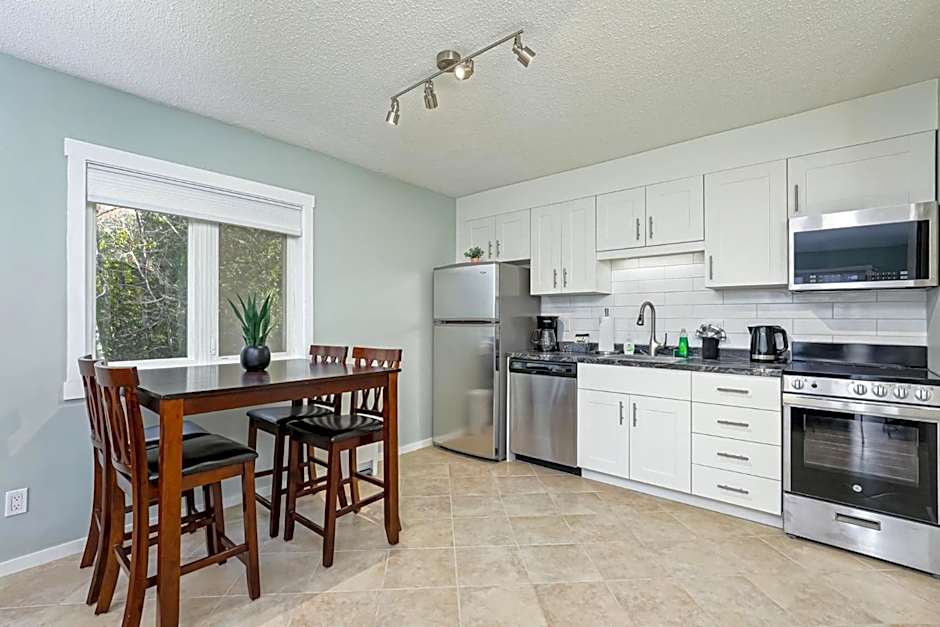 The Alpine - Central Collingwood Condo