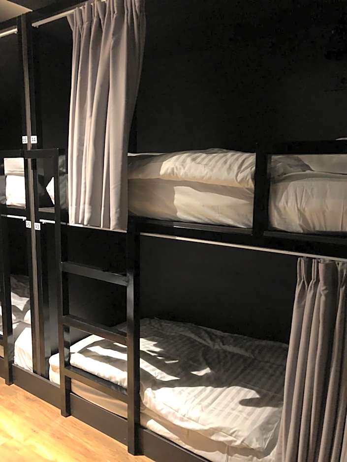 Foto 1 di 4 di Single Bed in Mixed Dormitory Room