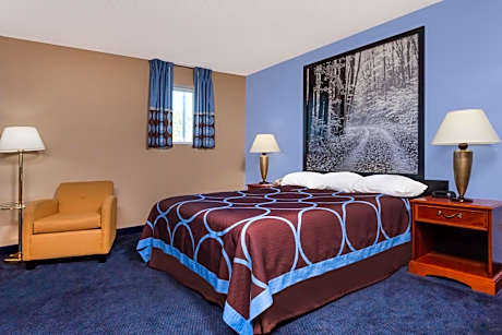 Queen Studio Suite - Non-Smoking