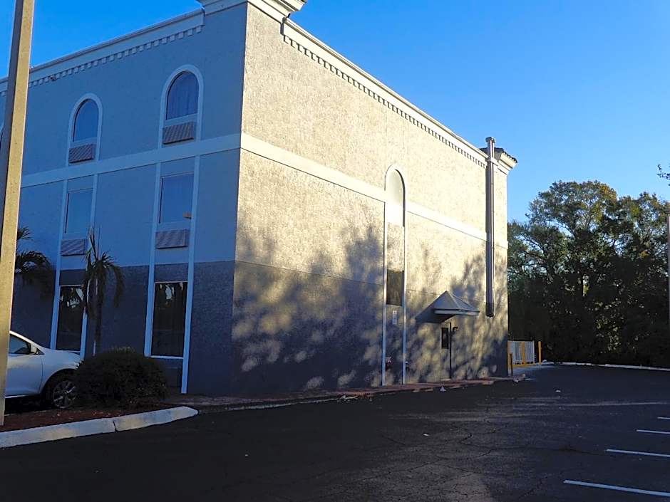 Ruskin Inn Tampa-Sun City Center