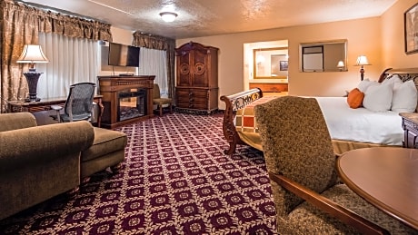 Suite-1 King Bed NonSmoking Sofabed Fireplace Whirlpool Sitting Area Microwave Fridge Full Breakfast
