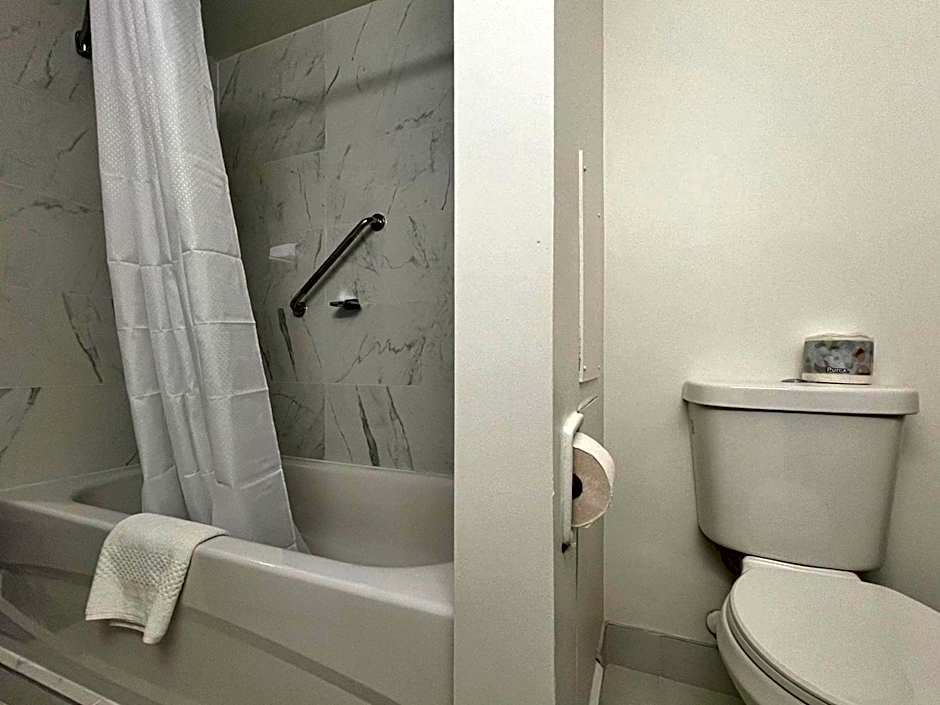 Econo Lodge Motel Village