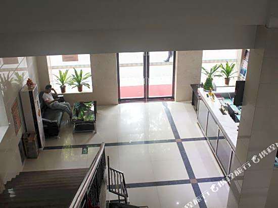 Sainan Hotel (Chenjiayu Rainbow Bridge Subway Station)