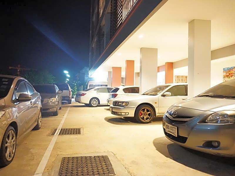 Chompu Nakarin Apartment