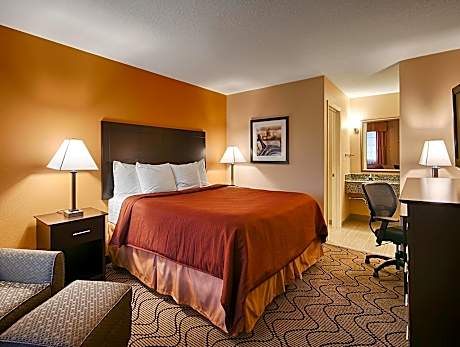 1 KING BED,NSMK,FLTSCTV,MICRFG,HISPD,COFMKR,HAIR,FULL BREAKFAST