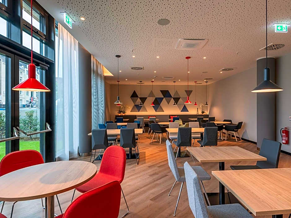 Holiday Inn Express Dusseldorf- Hauptbahnhof By IHG