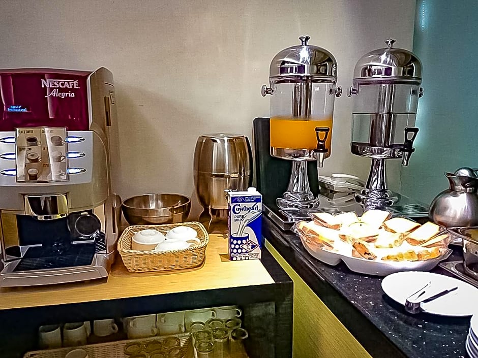 Clover City Center Plus Hotel