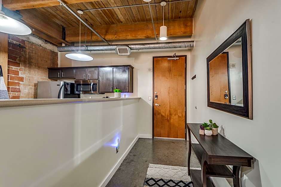 Downtown Dallas Condo - 2BR 1BA