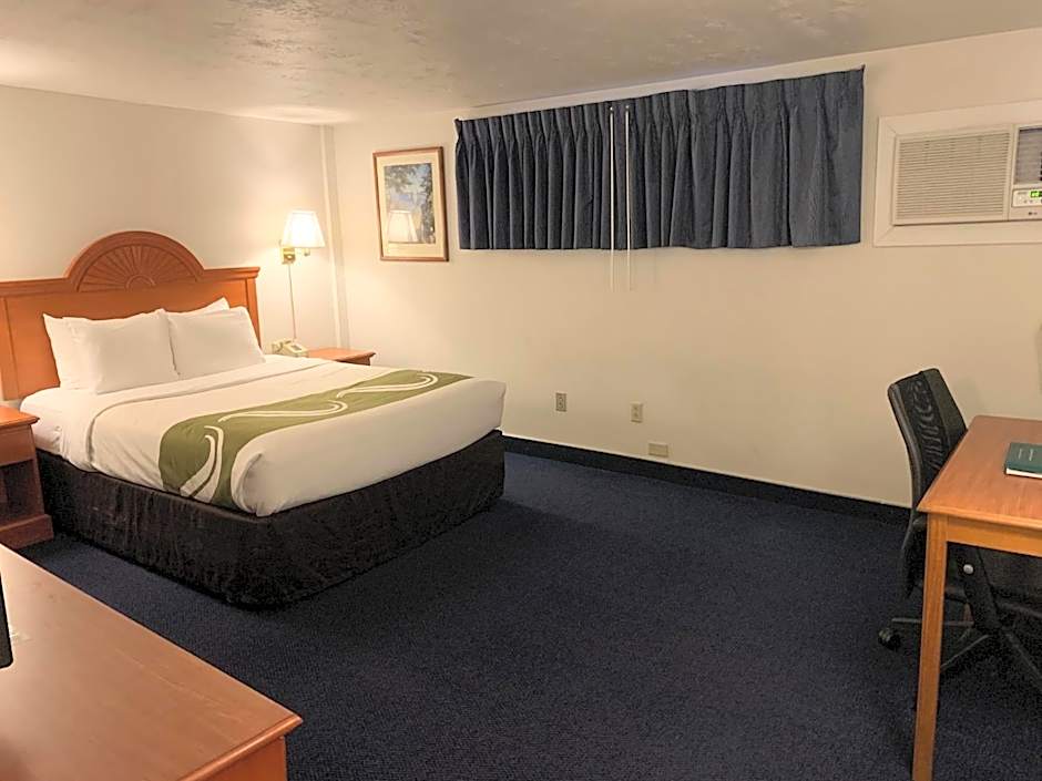 Photo 1 of 6 of 1 Queen Bed