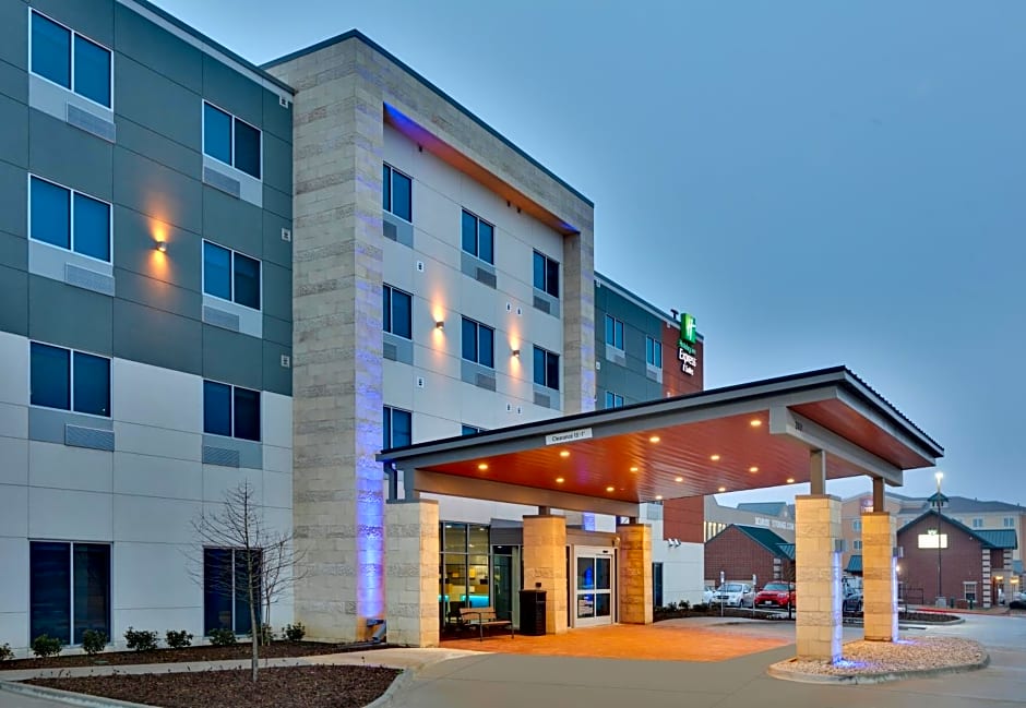 Holiday Inn Express & Suites Plano East- Richardson