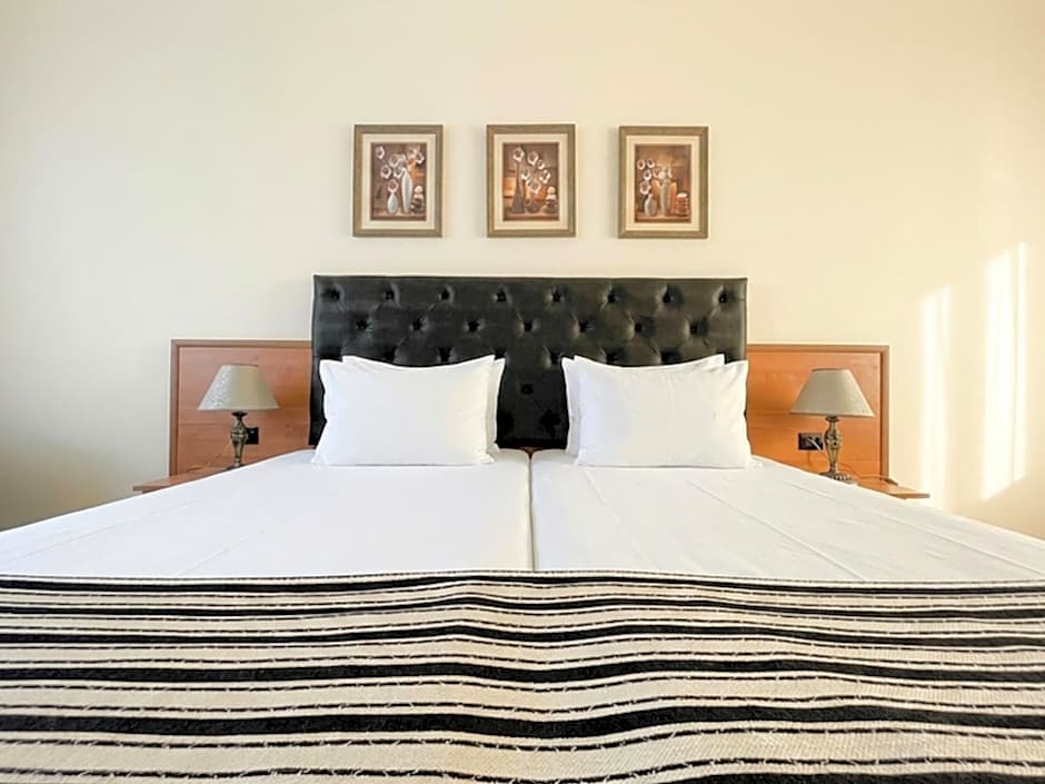 Lotus Family Hotel - Free Parking