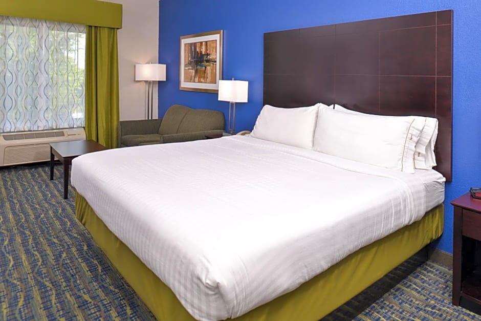 Holiday Inn Express & Suites San Antonio South By IHG