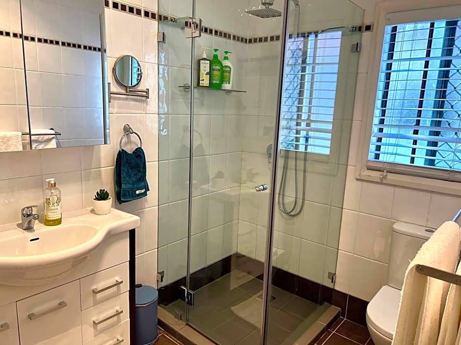 Hotel Style Monterey Guest Studio near Hospitals, Beach and Airport