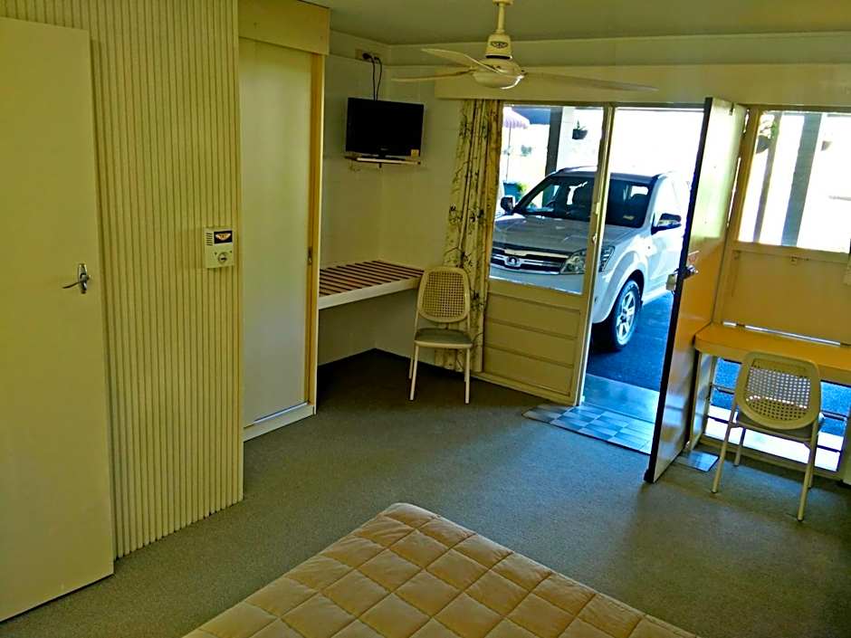 Cairns Motor Inn