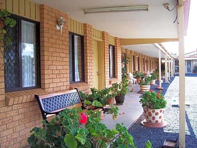 Photo 1 of 36 of Three Ways Motel