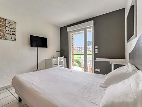Studio with Park View (2 Adults)