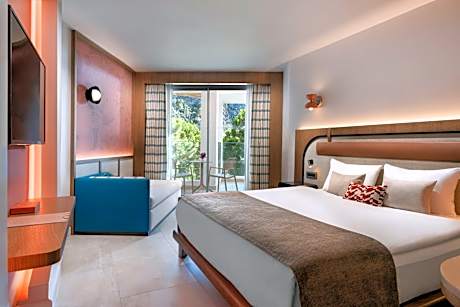 Deluxe Connected Room Land View