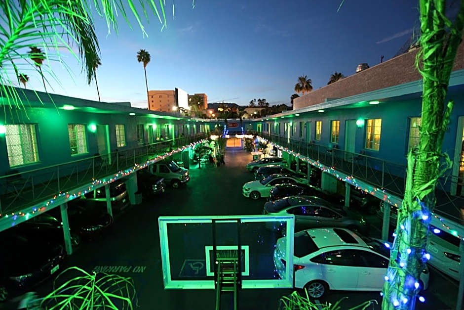 Vibe Hotel Hollywood