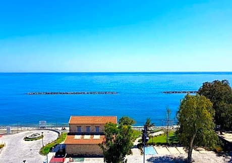 Pigeon Beach Hotel Apartments