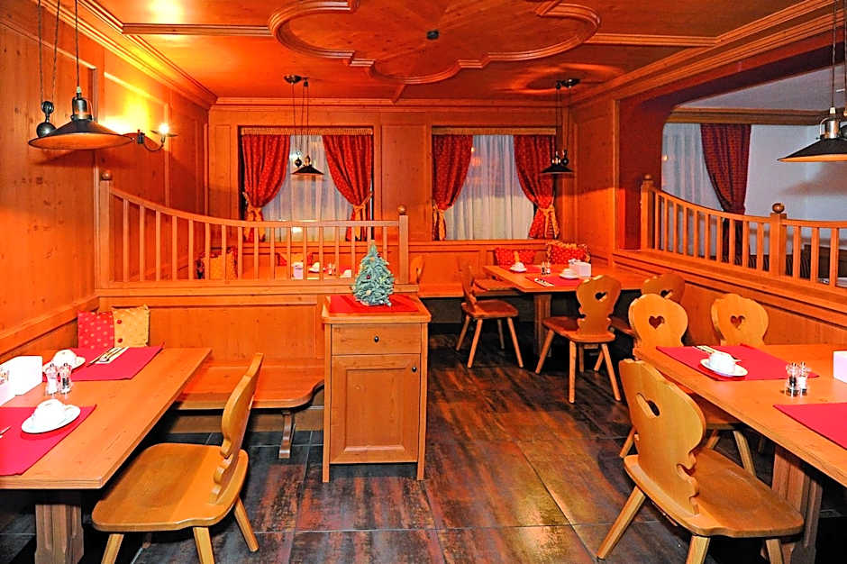 König - Joker Card included in Summer