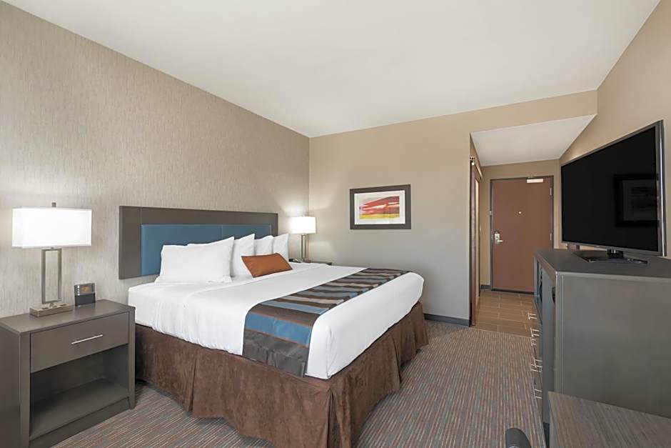 Photo 1 of 4 of 1 Bedroom 1 King Bed Suite