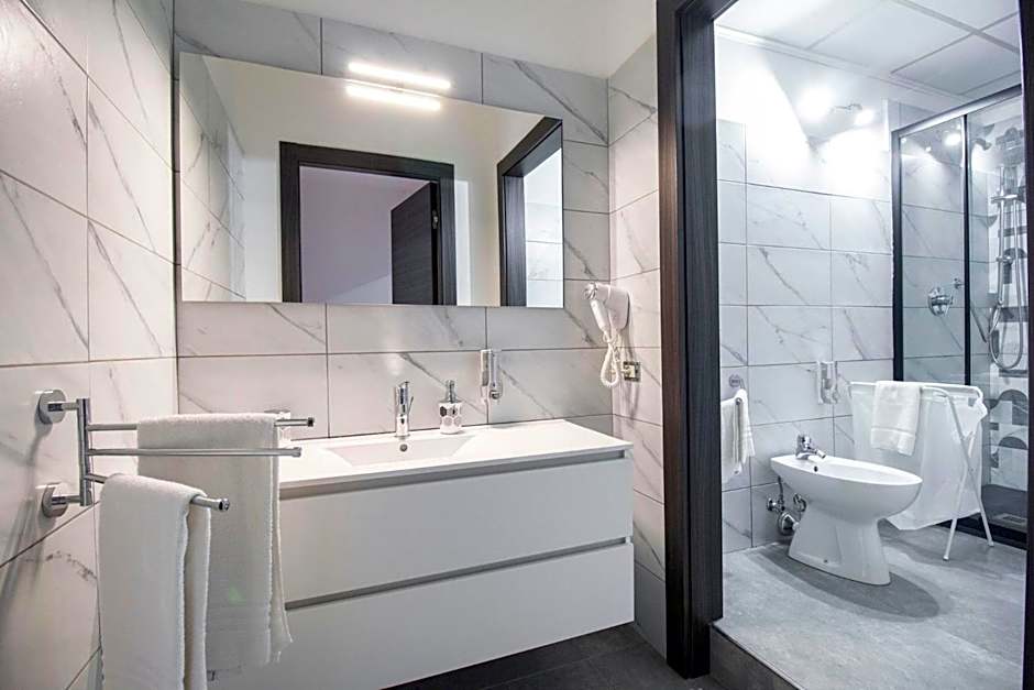 Royal Playa Suite and Apartament -private parking- self chek out