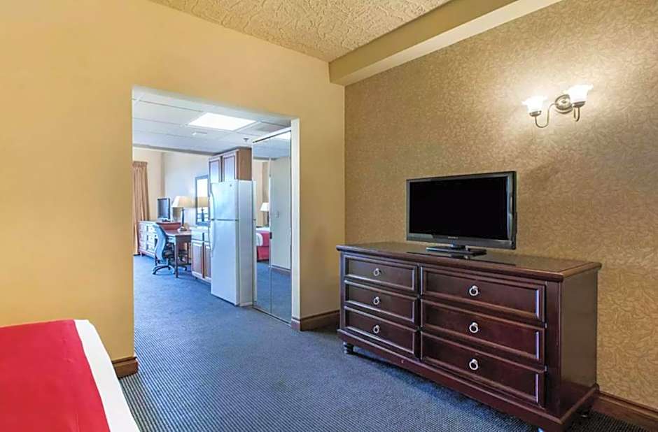 Shoreline Inn & Conference Center, an Ascend Collection Hotel