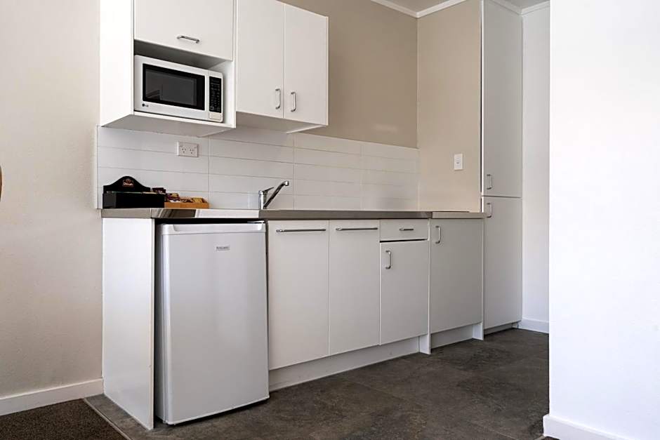 Hananui Lodge and Apartments