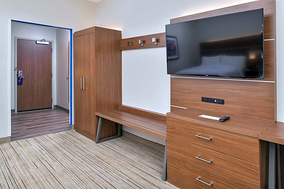 Holiday Inn Express & Suites Farmville By IHG