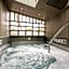 456 Embarcadero Inn & Suites