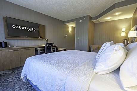 Room, 1 King Bed with Sofa bed (Mobility Accessible, Tub) (1 King Bed and 1 Double Sofa Bed)