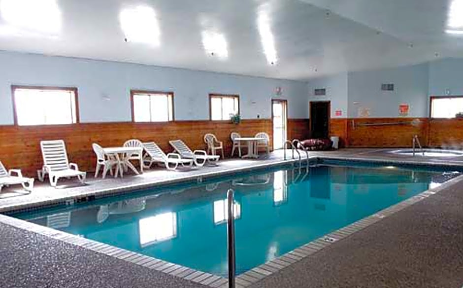 Norwood Inn & Suites - Roseville