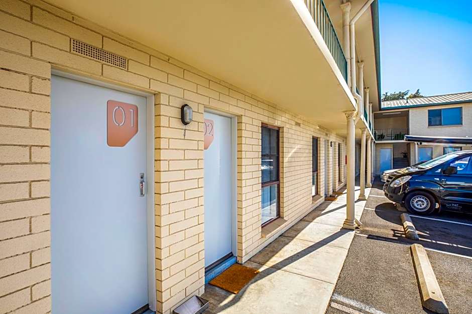 Nightcap at Riverside Hotel