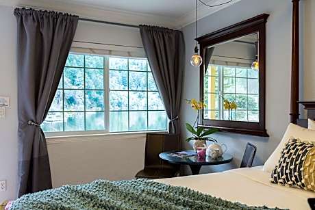 Queen Room with Spa Bath