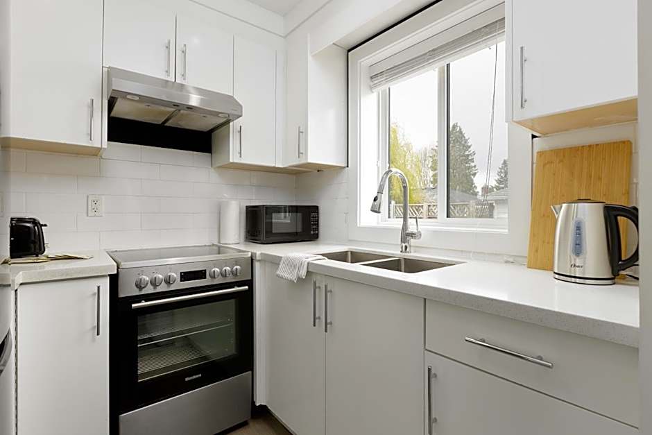 Newly built Laneway Home 1 BD Centrally located