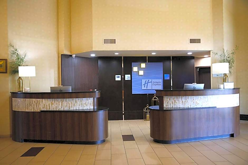 Holiday Inn Express & Suites Naples Downtown - 5th Avenue