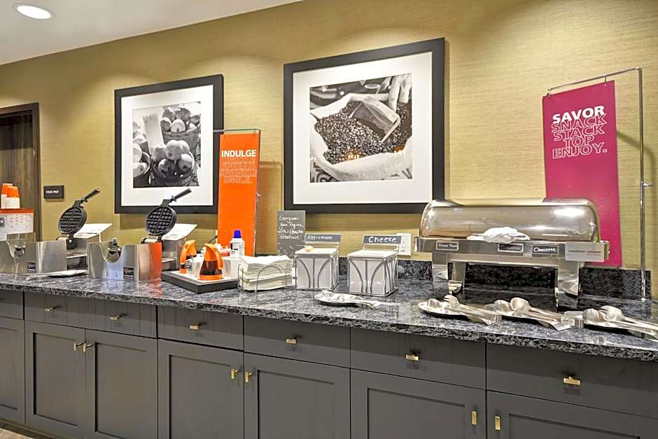 Hampton Inn By Hilton & Suites Detroit/Warren