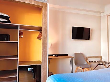 Double or Twin Room with Partial Sea View