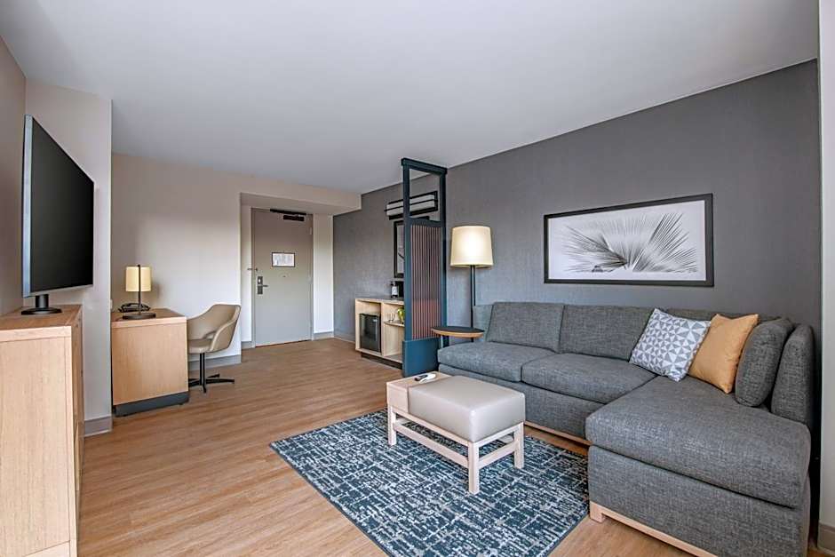 Hyatt Place Riverside Downtown