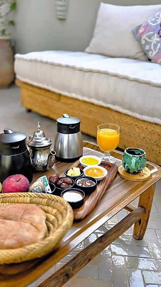 Riad Laly Tourisme Eclairé Le bijou de la medina