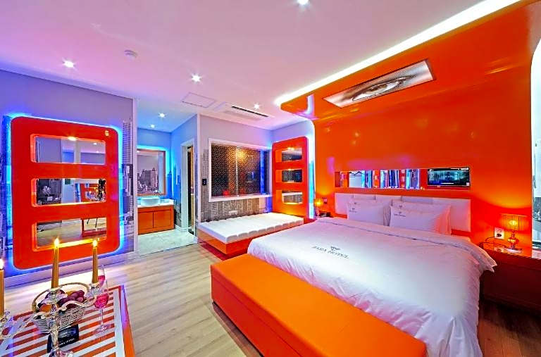 Zara Hotel Peace Square